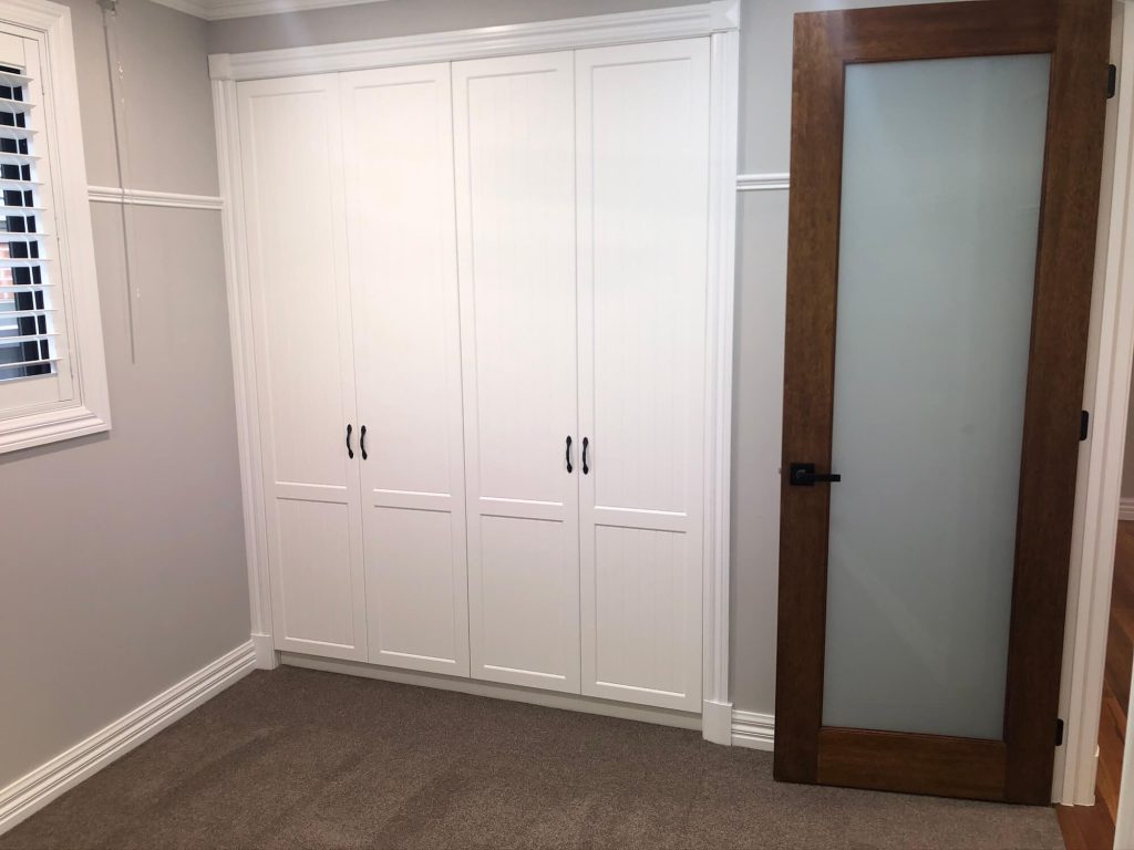 Bedroom cupboards with door handles in home build
