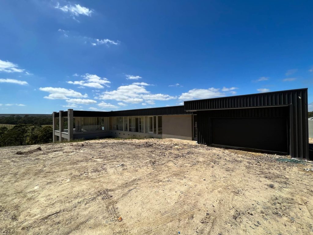 Outside view of Narre Warren East new house build on a hill